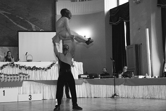 Passage de compétition de rock acrobatique