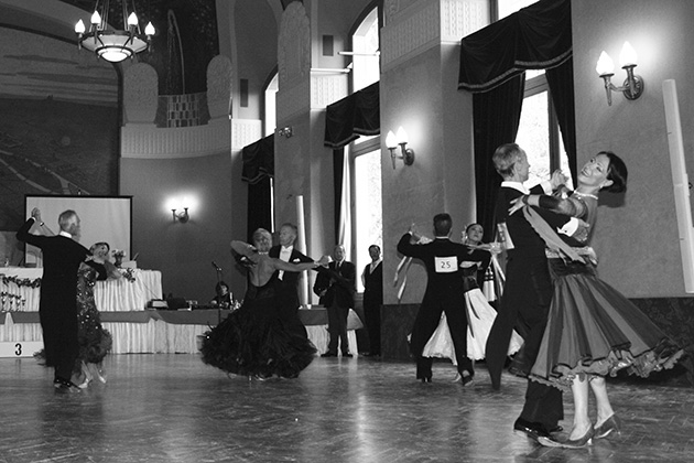 Passage de compétition de danse standard (valse)